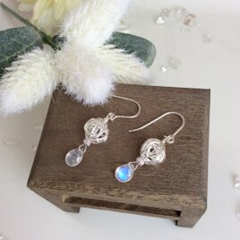 白い月のピアス♡