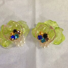 フラワービジューピアス