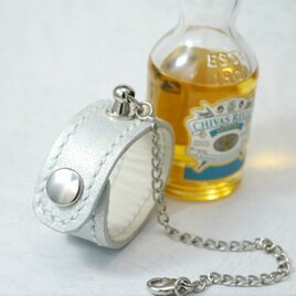 白色パール革のグローブホルダー