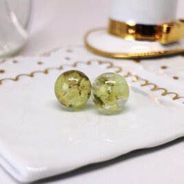 イエローリモニュームのピアス