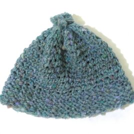 糸から作った湖色の帽子の画像