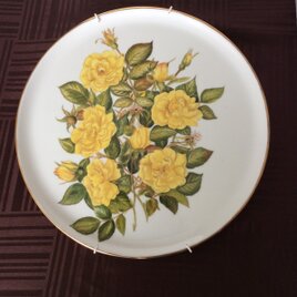 黄色のバラの絵皿の画像