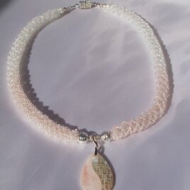 シェルピンクのネックレス