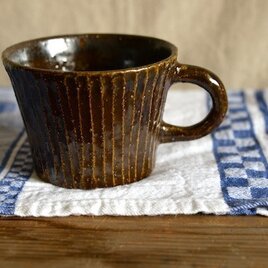 カップ　しのぎ　チョコレート釉