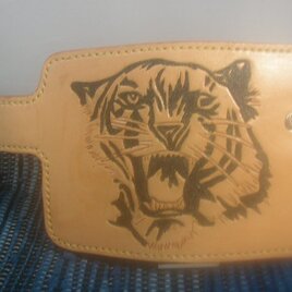 ミドル財布　カービングー虎　タイガーの画像