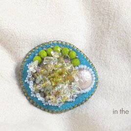 グレープフルーツのジュレ　ビーズ刺繍のブローチの画像