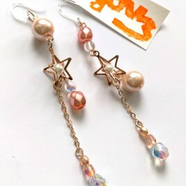 アシンメトリー　星ピアス(ピンク系)