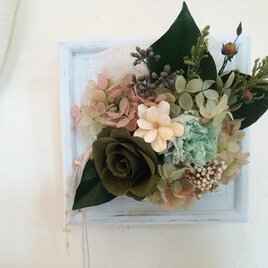 森グリーンの額アレンジメント