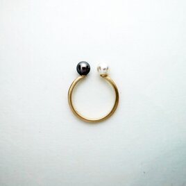 K10 白黒アコヤ真珠のリングの画像