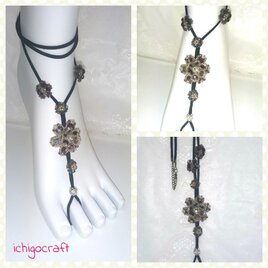 素足の季節に！ゴージャスビーズのベアフットサンダル（ブルーブラック系）