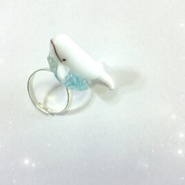 白イルカとアクアマリンのリング