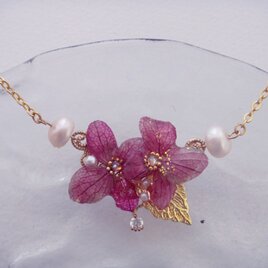 ローズ色＊ぷっくりアジサイネックレス_ふたつ花