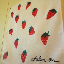 いちごのハンドタオル