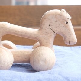 丸いタイヤの動物カー　うま