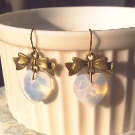 （ご予約品）スワロハートとリボンのピアス（ホワイトオパール）
