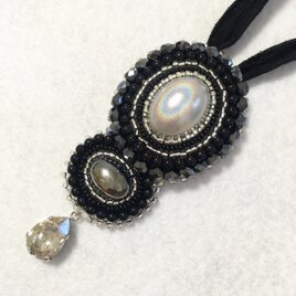 №P1615/ビーズ刺繍ペンダント