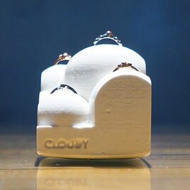 小さな雲の指輪スタンド。 “CLOUDY”(クラウディ) ホワイトの画像