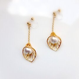 コットンパールの花の実イヤリング