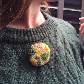 絨毯ブローチ "natural garden" 丸型