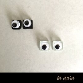 キョロリ目玉ガラスタイルピアス