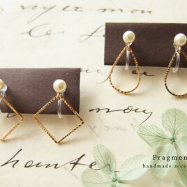 揺れるメタルパーツとパールの樹脂ノンホールピアス