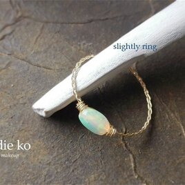 [R様オーダー作品]　slightly ring! プレシャスオパール14kgf