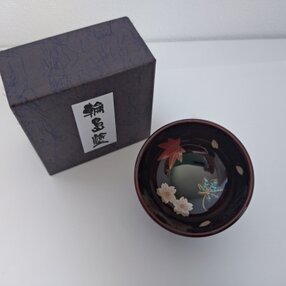 輪島塗ぐい吞み　溜塗　春秋蒔絵　
