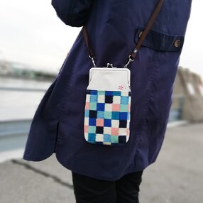 ★スマホの収納に★モザイクもよう　がま口ショルダー