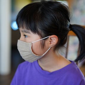 【子供エクルベージュ/プリーツマスク】子供用リネンマスク 夏マスク プリーツ 抗菌 防臭 蛇腹プリーツ z021h-ecb3