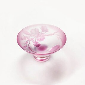 桜杯＜さくらサカズキ＞花見酒　サクラを彫刻したお花見の酒器　春色ピンクの サクラ杯　