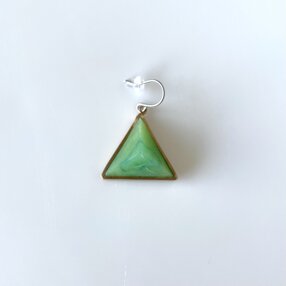 片耳三角グリーン　イヤリングorピアス