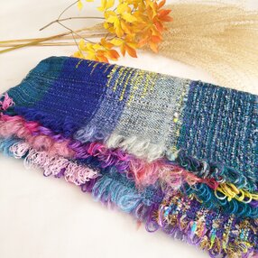 糸を染めて織りました手織り　新作ハンドメイドストール　タペストリー　ウール　手染め糸ふわふわウール