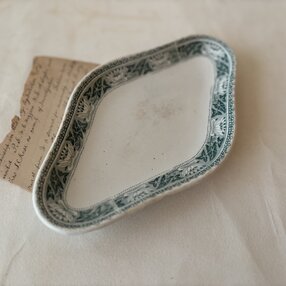 TERRE DE FER テールドフェール 上品で美しいグリーンのラヴィエ