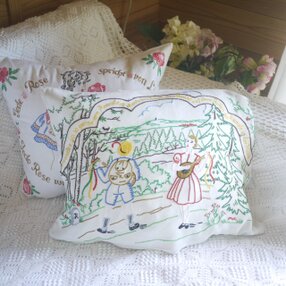 ノスタルジック刺繍　ピローケース　唄う二人　ドイツヴィンテージ