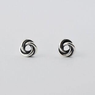 送料無料】K18 ムーンフープピアス 7mm×10mm ペア | iichi 日々の