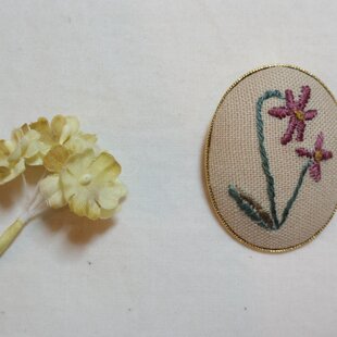 刺繍ブローチ 「メロンクリームソーダ」 | iichi 日々の暮らしを 刺繍ブローチ 「メロンクリームソーダ」 | iichi 日々の暮らしを
