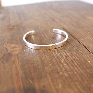 ワスレナグサのバングル - 大切な人への思いをいつも胸に刻む R416