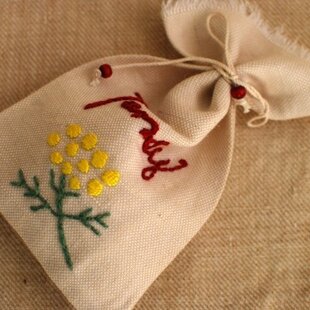 コットンにハーブ刺繍サシェ〈タンジー〉 | iichi 日々の暮らしを