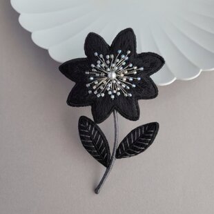 刺繍ブローチ 「パイナップル」 | iichi 日々の暮らしを心地よくする