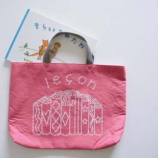 O様オーダー品＊リバティイニシャルアップリケの持ち手付き巾着 