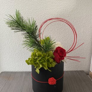 ユーカリポポラスベリーとラムズイヤーのナチュラルなドライフラワー