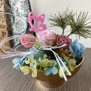 ユーカリと木の実のリース | iichi 日々の暮らしを心地よくする