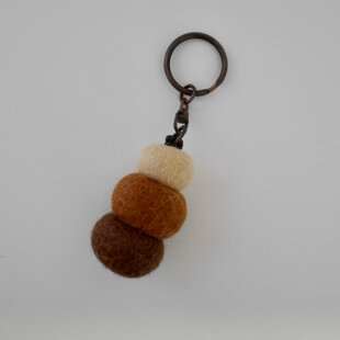 刺繍のチャーム/三毛猫 | iichi 日々の暮らしを心地よくする