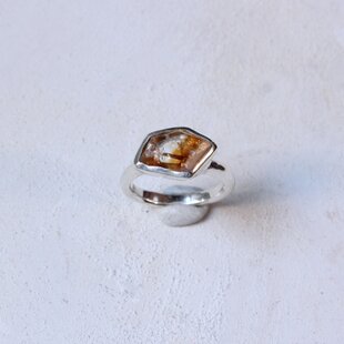 ボルダーオパール 3.214ct ミル打ち グリーンとブルーの星雲 シルバー