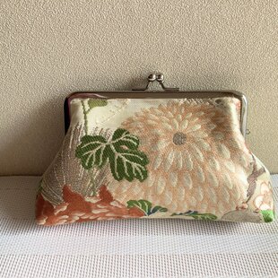 野の花手刺繍がま口ショルダーバッグ（ホワイトデージー） | iichi