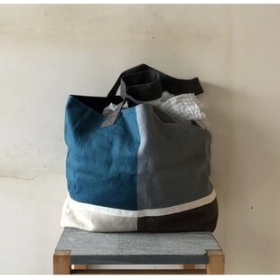 ハンドメイド・帆布と牛革のパッチワークトートバック〈ネイビー〉 パッチワークの大きなトートバッグ 生成×ネイビー | iichi 日々の
