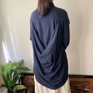 デニム×本革レザーのワイルドなワークエプロン。経年変化する素材を