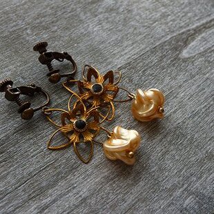 天然石刺繍／イヤリング】イエロージェード×イエローアゲート | iichi 