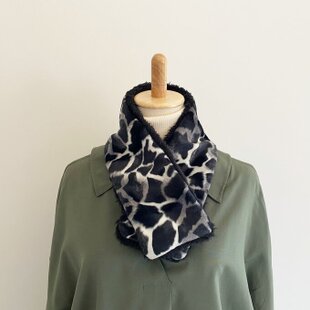 sold ふわふわ♡スヌード エクリュ 手編み＋ 絵画なパッチワーク