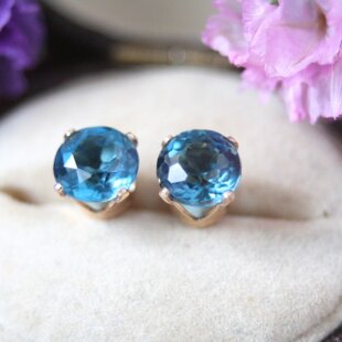 shell stone earring：天然石プレナイト マザーオブパール アメジスト 